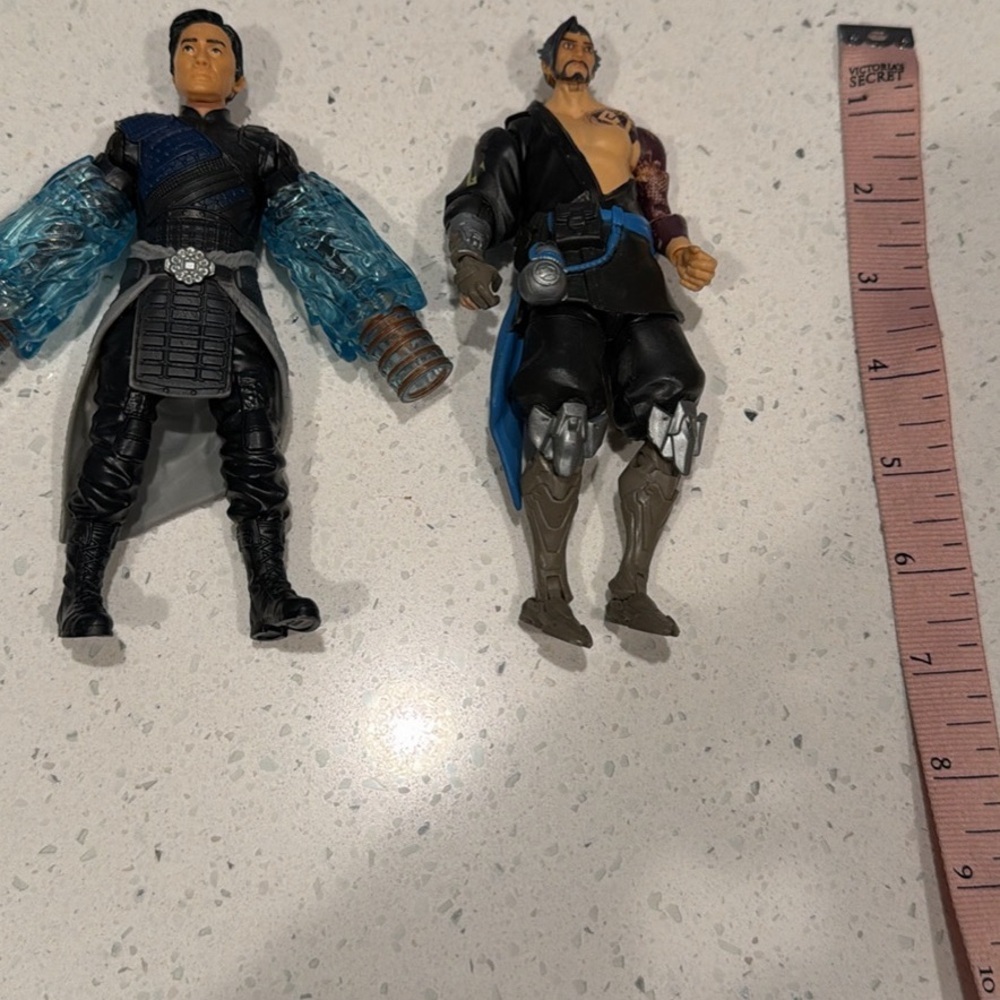 Action Figure Collection- 13 misc action figures - Picture 6 of 8